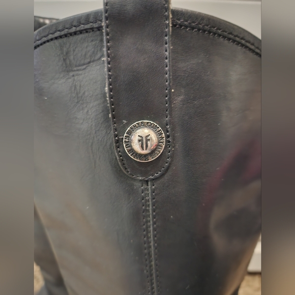 Melissa Button 2 - Picture 3 of 9